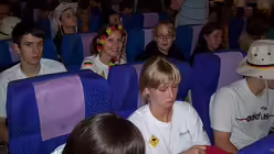 Alle haben ihren Platz im Flugzeug gefunden (DR)