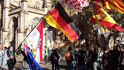Buntes Fahnenmeer in Sydney (DR)