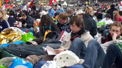 Kölner Jugendliche beim Abschlussgottesdienst 9 / © Johannes Schröer (DR)