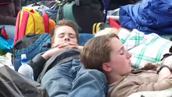 Kölner Jugendliche beim Abschlussgottesdienst 11 / © Johannes Schröer (DR)