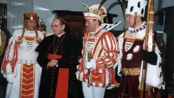 Joachim Kardinal Meisner mit dem Kölner Dreigestirn / © Boecker
