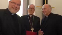 Bischof Felix Genn mit Erzbischof Reinhard Marx  und dem Apostolischen Nuntius Jean Claude Perisset (KNA)