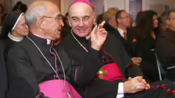 Bischof Felix Genn mit Erzbischof Luiz Soares Vieira beider Adveniat-Er&ouml;ffnung (KNA)