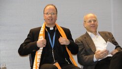 Nahmen an der Diskussion teil - Jesuitenpater Klaus Mertes (l.), Rektor des Canisius-Kollegs, und Bischof Stephan Ackermann, der Beauftragte der katholischen Kirche für die Missbrauchsfälle. (DR)
