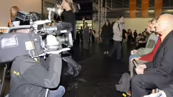 Norbert Denef, selbst Missbrauchsopfer, nahm zunächst in der erten Reihe Platz ... (DR)