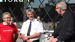 Dompropst Norbert Feldhoff gratulierte als Erster / &copy; Alexander Foxius (DR)