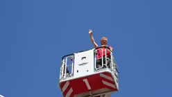 Auch Chefredakteur Ingo Br&uuml;ggenj&uuml;rgen warf einen Blick auf das domradio von Oben. / &copy; Alexander Foxius (DR)