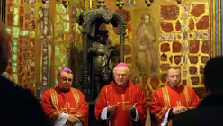 Erzbischof Robert Zollitsch in Prag: Messe im Veitsdom (KNA)