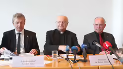 Pr&auml;sentation der Patientenversorgung mit Landesbischof Friedrich Weber, Erzbischof Robert Zollitsch und Landesbischof Jochen Bohl 2 / &copy; Boecker