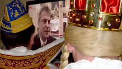 Das Dreigestirn bei domradio.de: Prinz und Jungfrau schauen einen Film &uuml;ber ihren Besuch in Rom / &copy; Alex Foxius (DR)