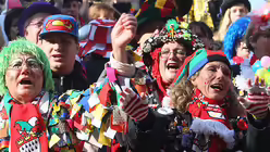 Weiberfastnacht auf dem K&ouml;lner Alter Markt 8 / &copy; Boecker