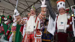 Weiberfastnacht auf dem K&ouml;lner Alter Markt 14 / &copy; Boecker
