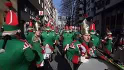 Weiberfastnacht auf dem K&ouml;lner Alter Markt 15 / &copy; Boecker