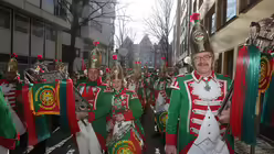 Weiberfastnacht auf dem K&ouml;lner Alter Markt 16 / &copy; Boecker