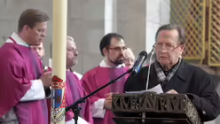 Pontifikalamt am Aschermittwoch der K&uuml;nstler in St. Kunibert in K&ouml;ln 4 / &copy; Boecker