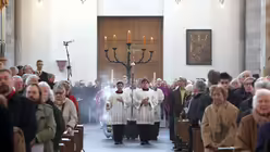 Pontifikalamt am Aschermittwoch der K&uuml;nstler in St. Kunibert in K&ouml;ln 10 / &copy; Boecker