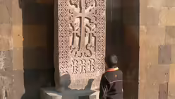 Kreuzstein im Park von Etschmiatsin / &copy; Stefan Quilitz (DR)