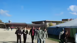 auf dem Weg zum Mittagessen (DR)