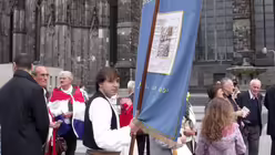 Fronleichnam in K&ouml;ln - Vor dem Gottesdienst 7 / &copy; Verena Tr&ouml;ster (DR)