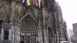 Fronleichnam in K&ouml;ln - Vor dem Gottesdienst 8 / &copy; Verena Tr&ouml;ster (DR)
