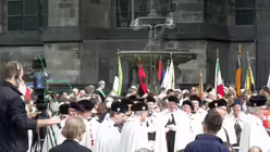 Fronleichnam in K&ouml;ln - Vor dem Gottesdienst 17 / &copy; Verena Tr&ouml;ster (DR)