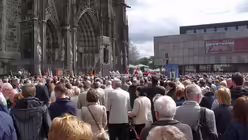 Fronleichnam in K&ouml;ln - Pontifikalamt und Prozession 3 / &copy; Verena Tr&ouml;ster (DR)