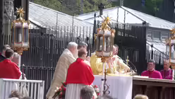 Fronleichnam in K&ouml;ln - Pontifikalamt und Prozession 4 / &copy; Verena Tr&ouml;ster (DR)