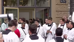 Fronleichnam in K&ouml;ln - Pontifikalamt und Prozession 18 / &copy; Verena Tr&ouml;ster (DR)