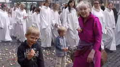 Fronleichnam in K&ouml;ln - Pontifikalamt und Prozession 20 / &copy; Verena Tr&ouml;ster (DR)