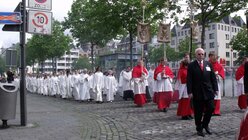 Fronleichnam in Köln - Pontifikalamt und Prozession 22 / © Verena Tröster (DR)