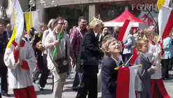 Fronleichnam in K&ouml;ln - Pontifikalamt und Prozession 27 / &copy; Verena Tr&ouml;ster (DR)