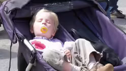 Fronleichnam in K&ouml;ln - Pontifikalamt und Prozession 34 / &copy; Verena Tr&ouml;ster (DR)