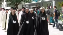 Fronleichnam in K&ouml;ln - Pontifikalamt und Prozession 37 / &copy; Verena Tr&ouml;ster (DR)