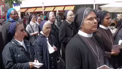 Fronleichnam in K&ouml;ln - Pontifikalamt und Prozession 38 / &copy; Verena Tr&ouml;ster (DR)