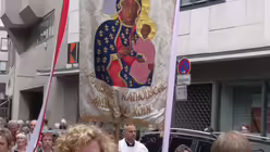 Fronleichnam in K&ouml;ln - Pontifikalamt und Prozession 44 / &copy; Verena Tr&ouml;ster (DR)