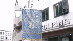 Fronleichnam in K&ouml;ln - Pontifikalamt und Prozession 51 / &copy; Verena Tr&ouml;ster (DR)