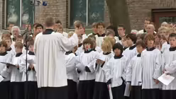 Fronleichnam in K&ouml;ln - Pontifikalamt und Prozession 55 / &copy; Verena Tr&ouml;ster (DR)