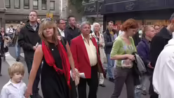 Fronleichnam in K&ouml;ln - Pontifikalamt und Prozession 60 / &copy; Verena Tr&ouml;ster (DR)