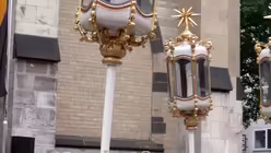 Fronleichnam in K&ouml;ln - Pontifikalamt und Prozession 63 / &copy; Verena Tr&ouml;ster (DR)