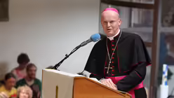 Katechese in Madrid mit Bischof Overbeck 1 (DR)