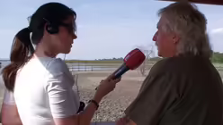 Verena interviewt Kurt Kirchberger (Direktor Nationalpark Neusiedlersee) / &copy; Verena Tr&ouml;ster (DR)