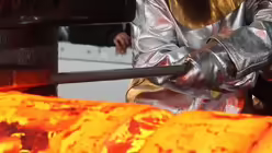 Der neue Kl&ouml;ppel f&uuml;r die Petersglocke im K&ouml;lner Dom wird geschmiedet 4 / &copy; Robert Boecker (DR)