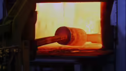 Der neue Kl&ouml;ppel f&uuml;r die Petersglocke im K&ouml;lner Dom wird geschmiedet 6 / &copy; Robert Boecker (DR)