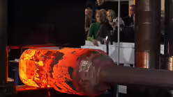 Der neue Kl&ouml;ppel f&uuml;r die Petersglocke im K&ouml;lner Dom wird geschmiedet 9 / &copy; Robert Boecker (DR)