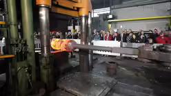 Der neue Kl&ouml;ppel f&uuml;r die Petersglocke im K&ouml;lner Dom wird geschmiedet 13 / &copy; Robert Boecker (DR)