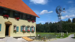 Idylle im Bauernhausmuseum Wolfegg: Der Blaserhof / &copy; Anna Kohn (DR)