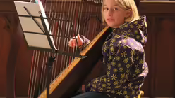 Adventmitspielkonzert mit den H&ouml;hnern und dem Kardinal 1 / &copy; Boecker