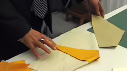 Neue Kleider f&uuml;r den Kardinal 2 (KNA)