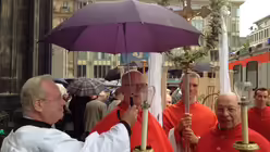 Fronleichnam 2012 - K&ouml;lner bereiten sich auf Prozession vor 3 (DR)