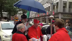 Fronleichnam 2012 - K&ouml;lner bereiten sich auf Prozession vor 2 (DR)